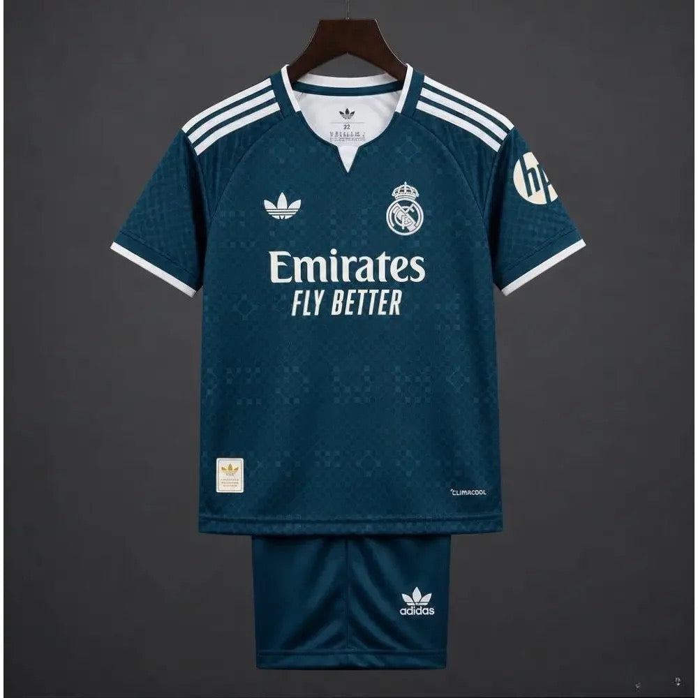 KIT ENFANT REAL MADRID EXTÉRIEUR 26/27