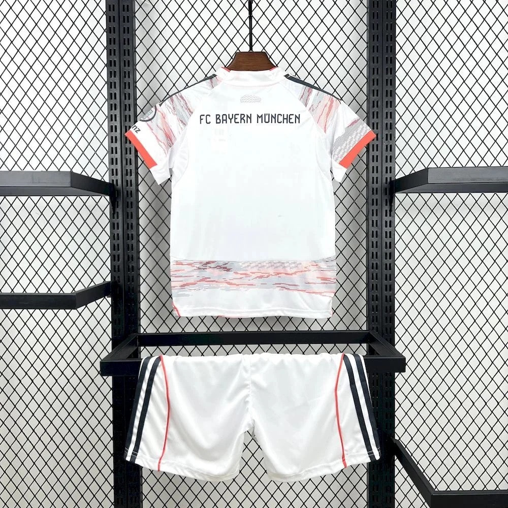KIT ENFANT BAYERN MUNICH EXTÉRIEUR 25/26