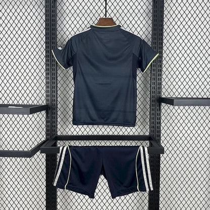 KIT ENFANT REAL MADRID EXTÉRIEUR 25/26