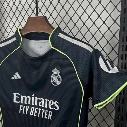 KIT ENFANT REAL MADRID EXTÉRIEUR 25/26