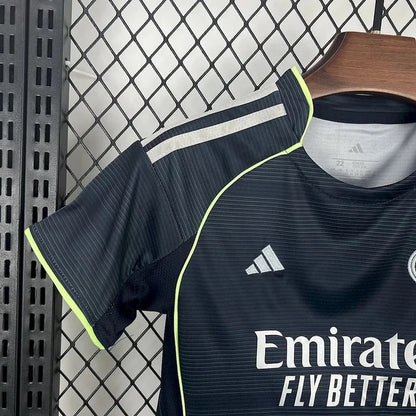 KIT ENFANT REAL MADRID EXTÉRIEUR 25/26