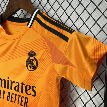 KIT ENFANT REAL MADRID EXTÉRIEUR 24/25