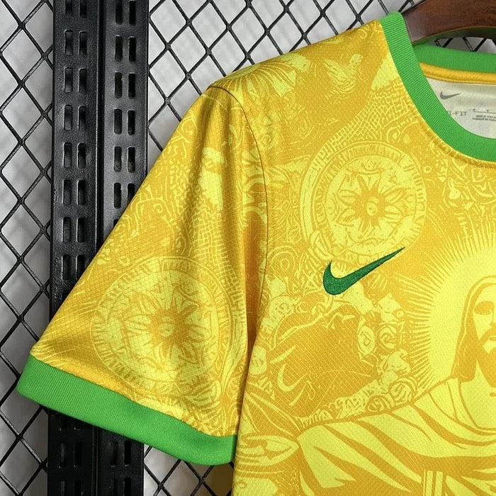 BRÉSIL CONCEPT JAUNE STATUE RIO 2024
